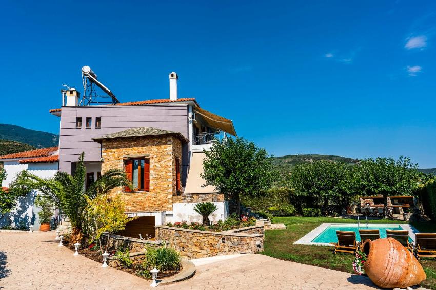 Chariklia's House with private pool