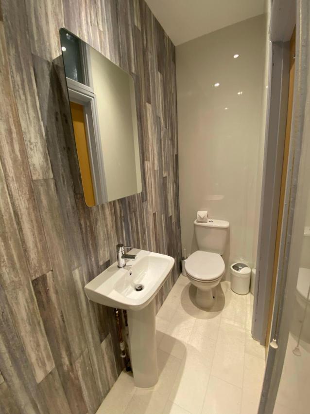 Aaron Wise - 17 Fitzhamon Apartments