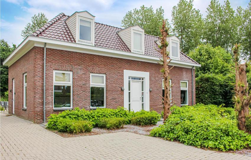 Awesome home in Zeewolde with 4 Bedrooms, WiFi and Outdoor swimming pool