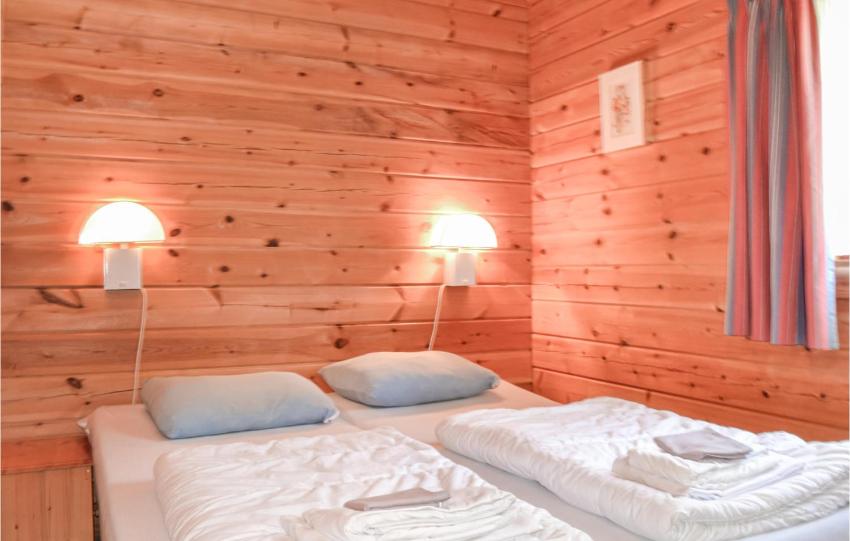 Stunning home in Mauroux with WiFi, Outdoor swimming pool and 2 Bedrooms