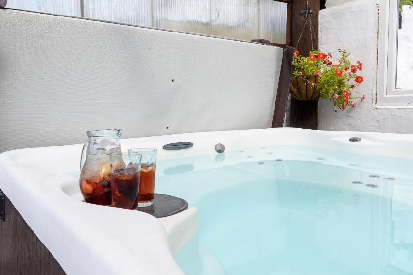 Abersant Cottage - Sleeps 5 with Hot Tub