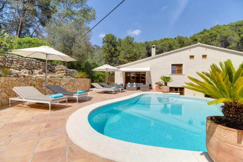Luxury Mallorca Holiday Villa with Private Pool and Garden, Mallorca Villa 1001