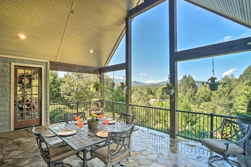 Upscale Mountain Escape with View, 10 Mi to Dwtn!