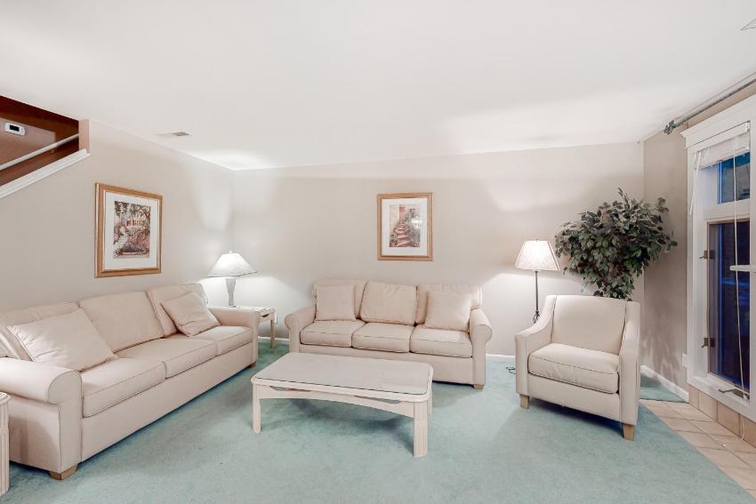 Sea Colony - 53010 Lakeshore