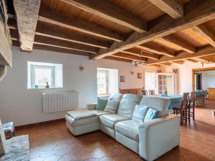 Modern Holiday Home in Plouhinec France with Sea Near