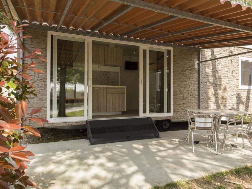 Nicely furnished chalet with AC, 4km from Sirmione