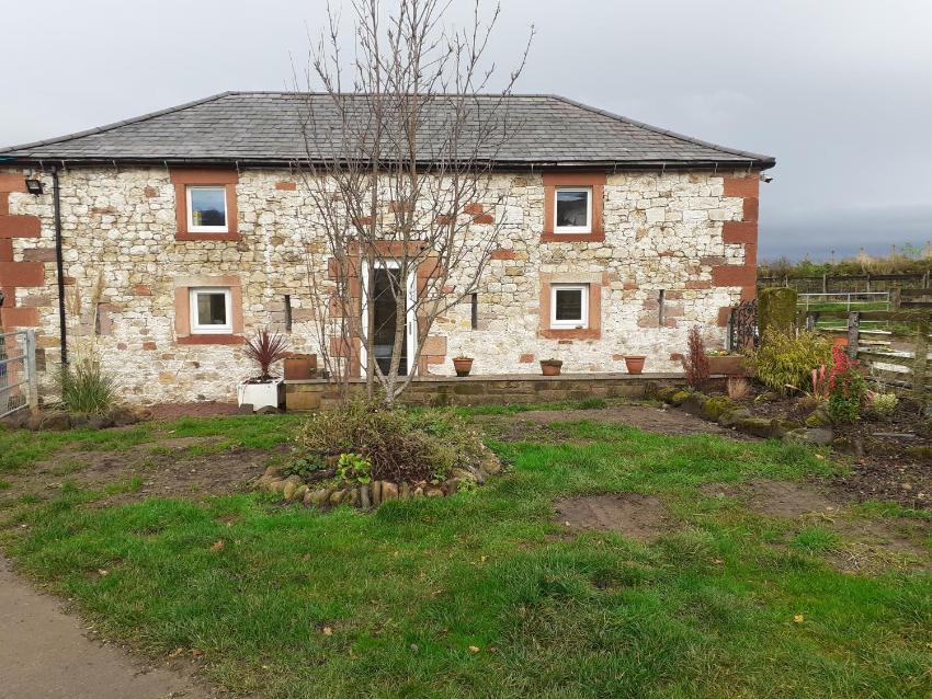Cosy 2-Bed Cottage with Garden near Carlisle