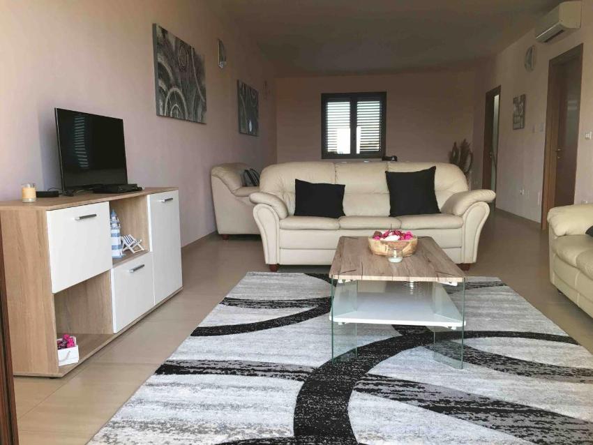 2 bed hilltop house with panoramic views of Puglia