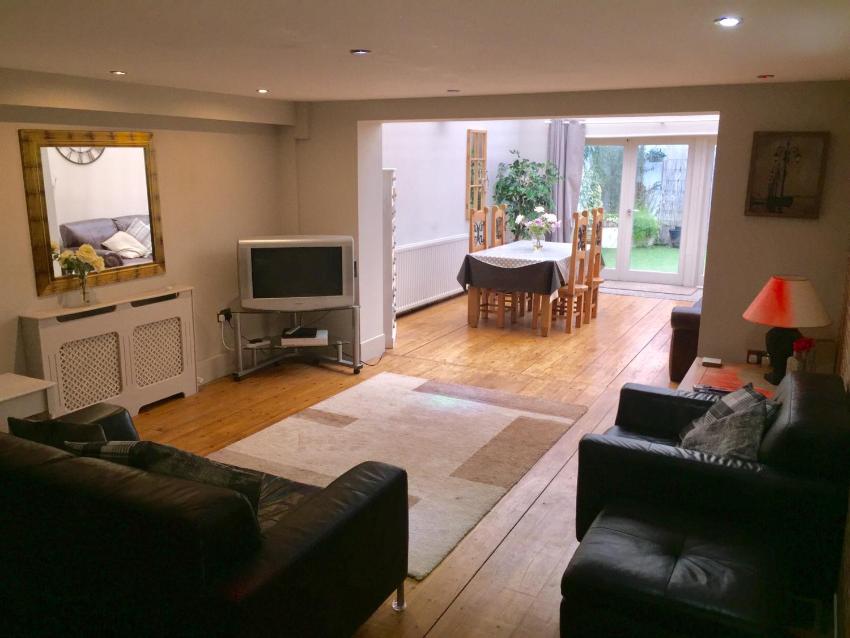 Large 2-Bed House Derbyshire off Chatsworth rd