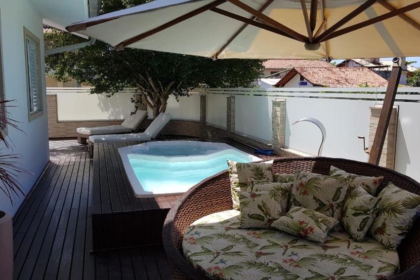 Belíssima CASA COM PISCINA SPA, À 400 METROS DA PRAIA DE BOMBAS