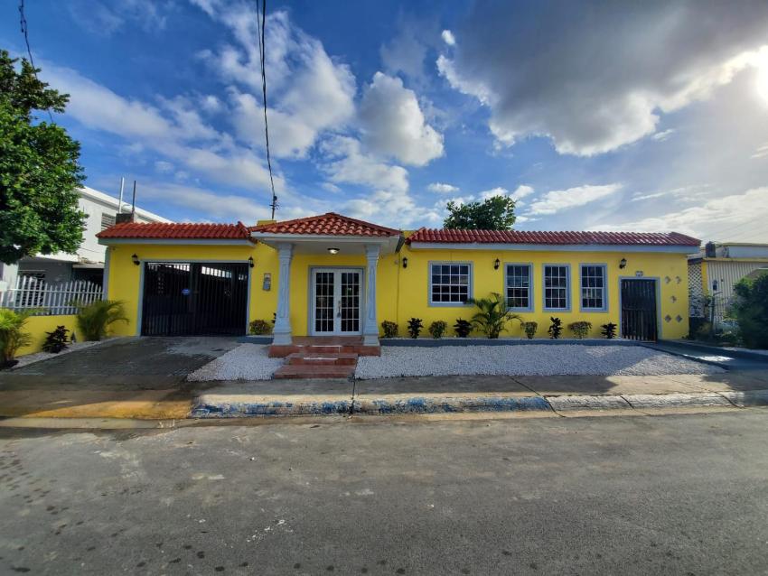 LARGE 8BR Sleeps 38 People with over 3000 SQ FT