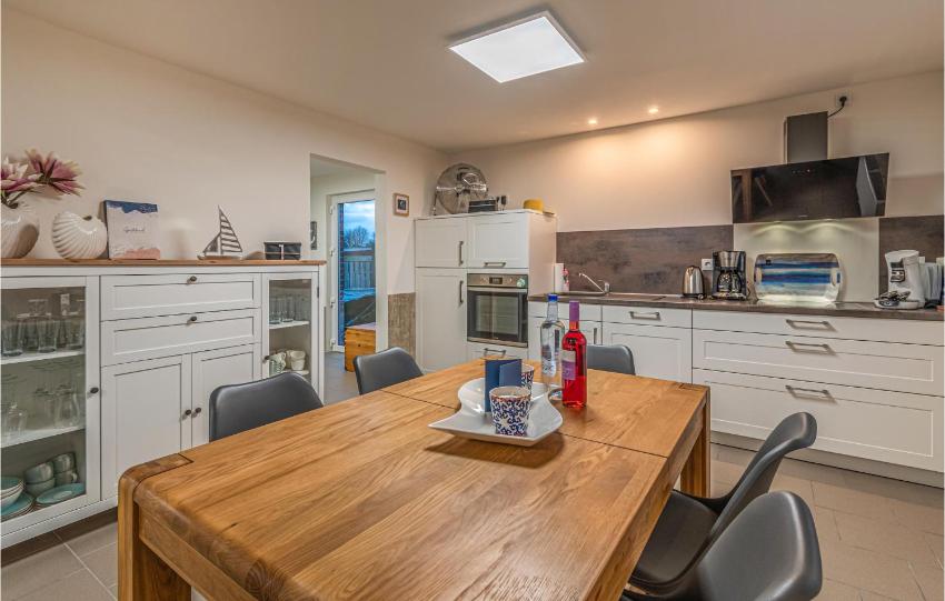 Stunning home in Friedrichskoog with 3 Bedrooms, Sauna and WiFi