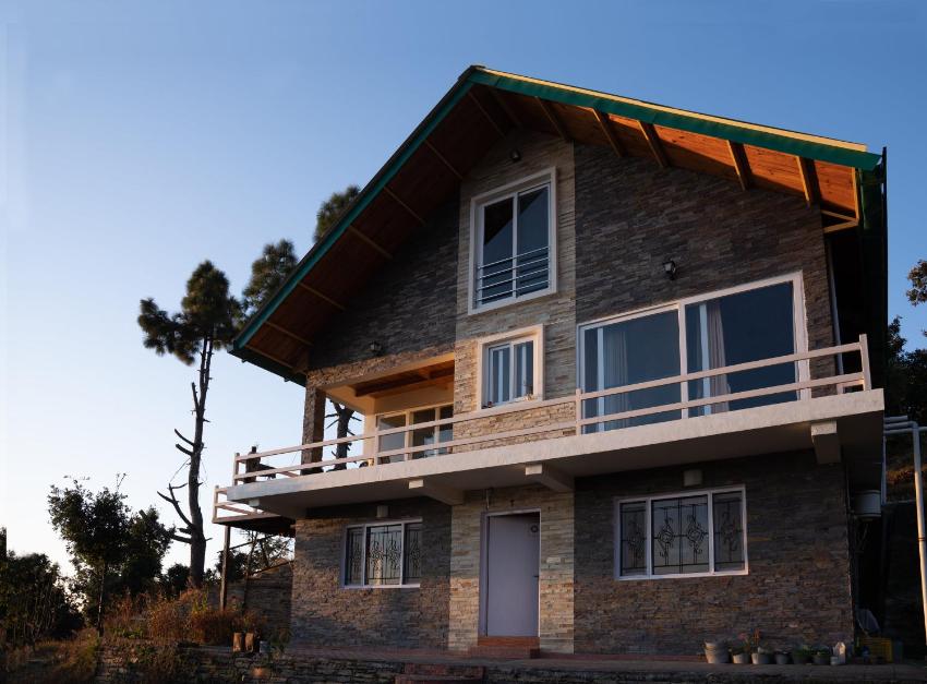 Bagicha cottage on a hilltop by Roamhome