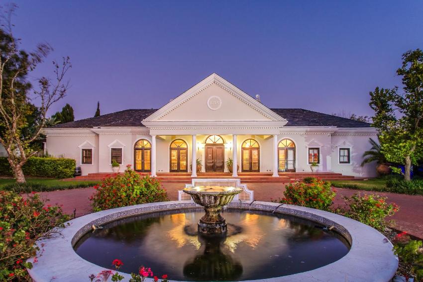 Bakenhof Winelands Lodge