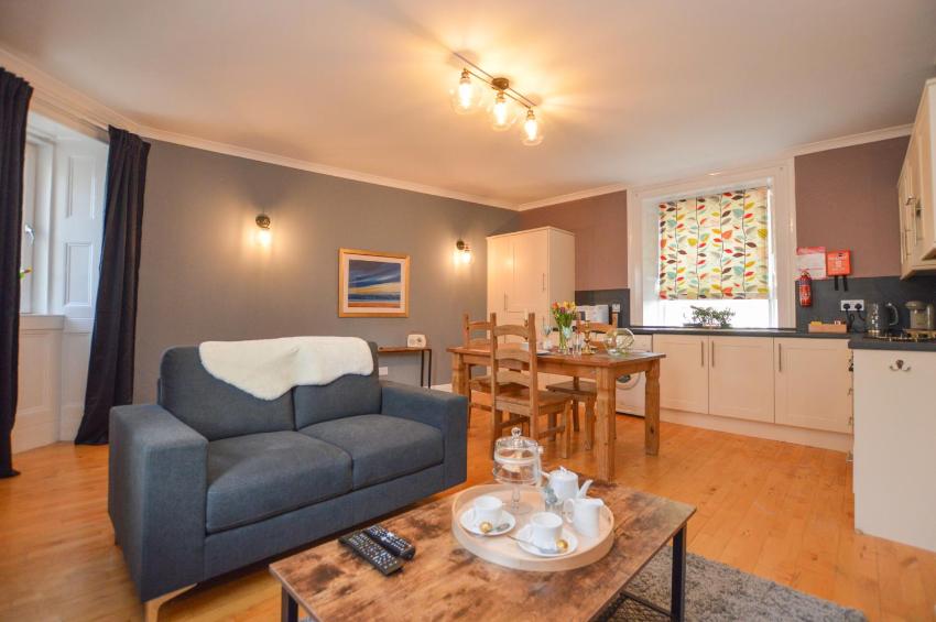 The Gallery Apartment - Boutique Apartment Hideaway in Oban