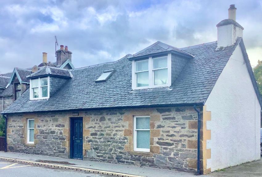 Comfy 3-Bed Cottage in Newtonmore