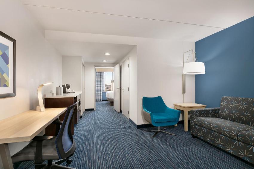 Holiday Inn Express Hotel & Suites Norfolk Airport, an IHG Hotel