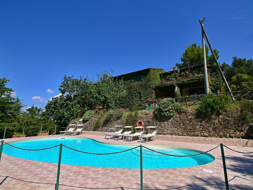 Elegant and broad Apartment in Torgiano with Garden and Pool