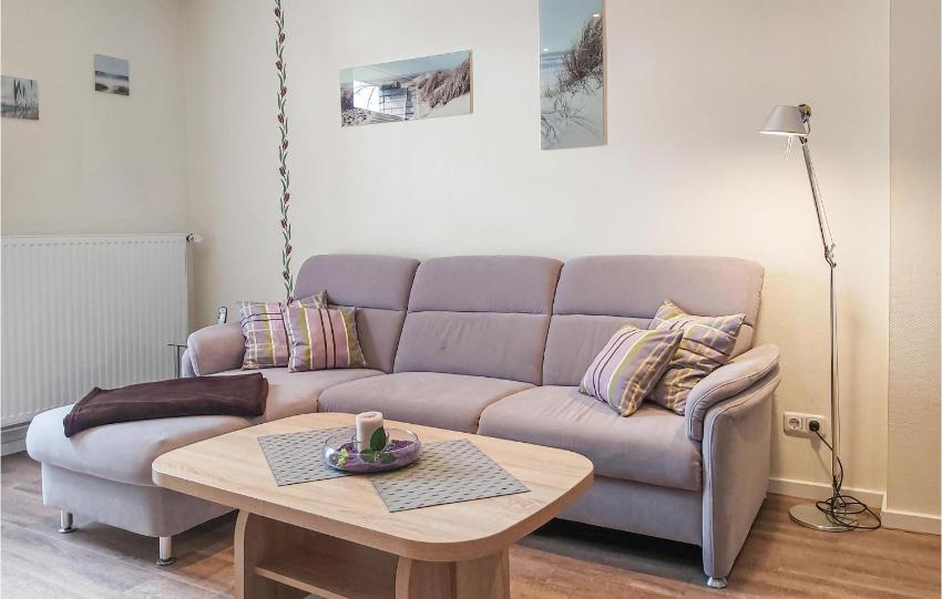 Beautiful home in Wurster Nordseekste with 5 Bedrooms and WiFi