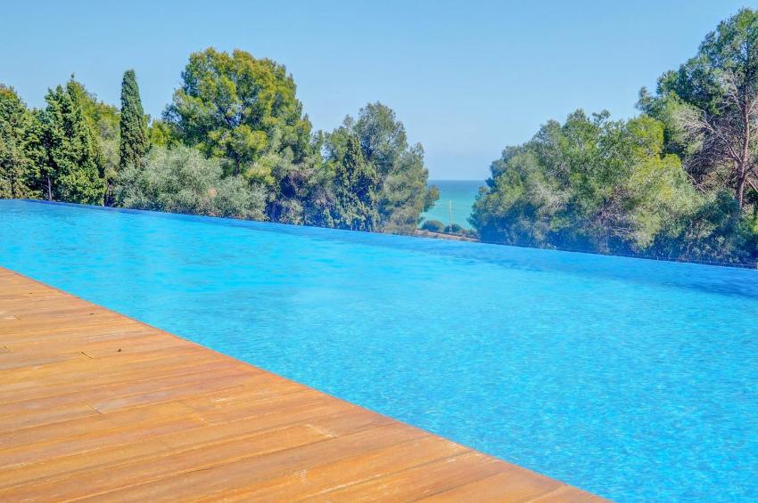 Elora Penthouse with Sea Views by Hello Homes Sitges