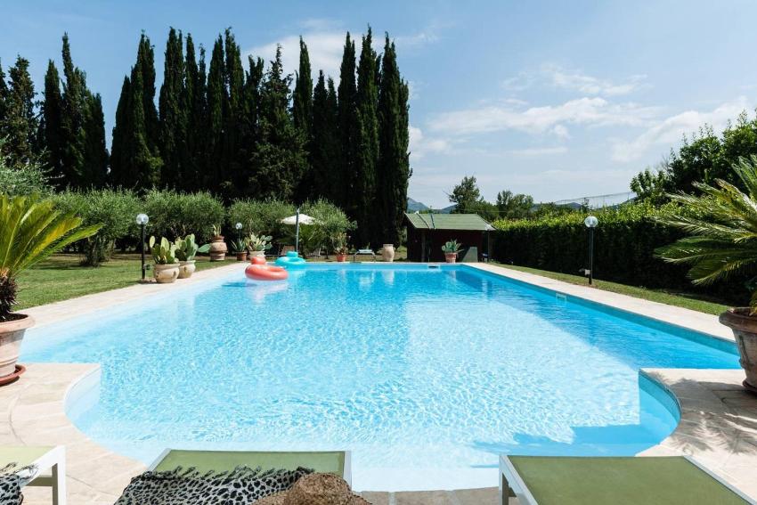 One bedroom villa with shared pool enclosed garden and wifi at Pisa