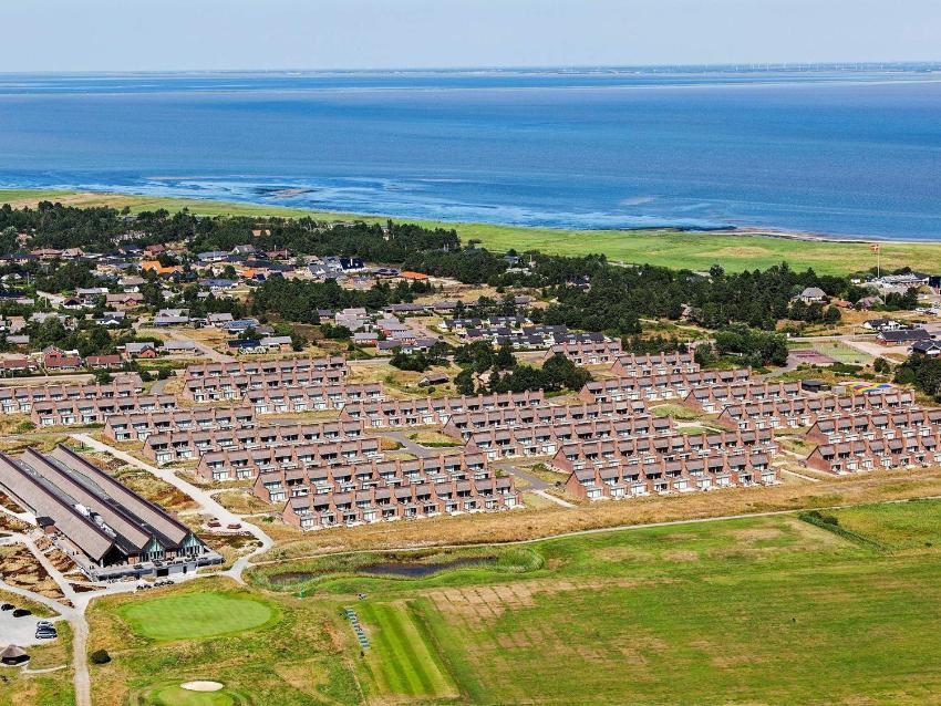 8 person holiday home on a holiday park in Rømø