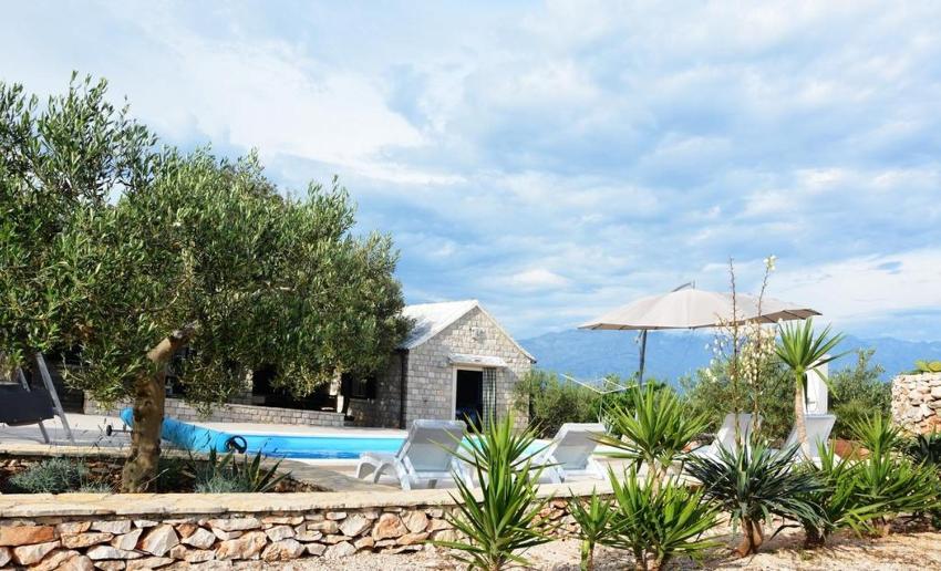 Holiday house in Pučišća with terrace, WiFi, washing machine (887-1)