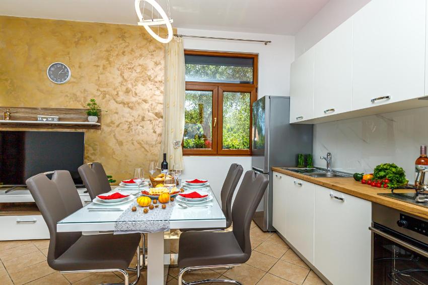 Apartments Kiki 150 METERS TO THE BEACH