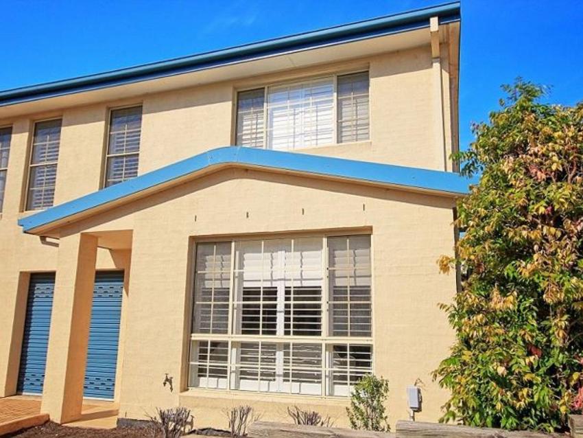 Modern Townhouse on the Creek in Huskisson