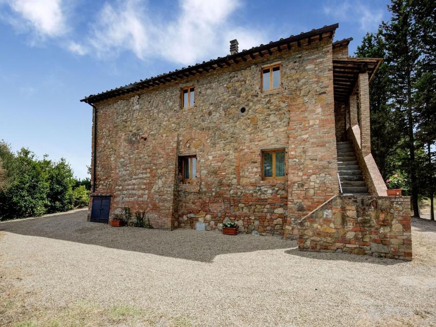 Lush Farmhouse in Gambassi Terme Fi with Tennis Court
