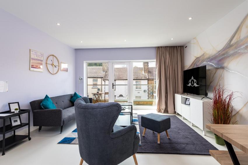 Gillingham Gem - Modern Serviced Apartment