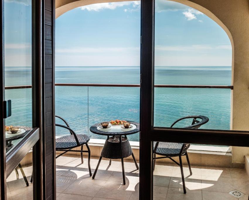 Cabacum Plaza Beach Apartments - Parking & High-Speed WiFi