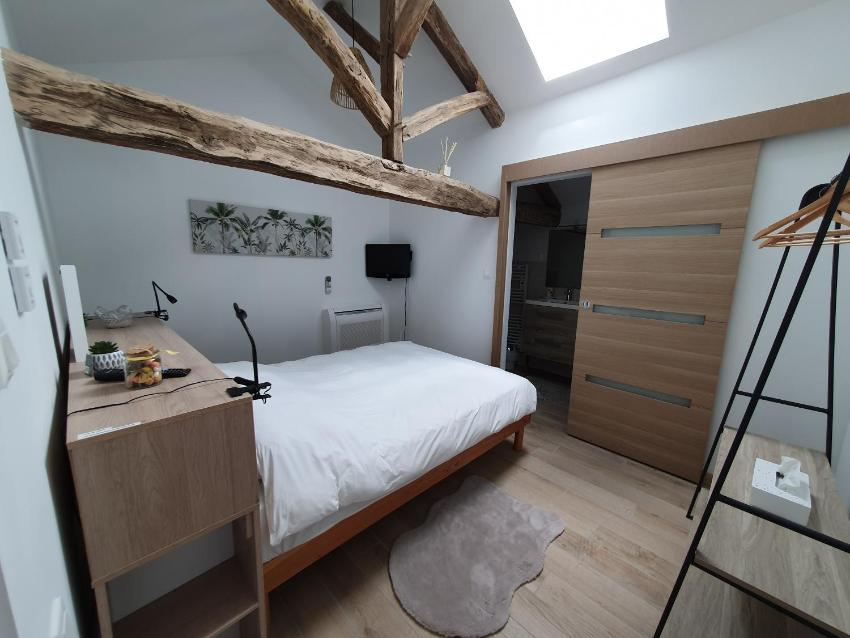 Room in Guest room - Les Chambres Des Vigealieres