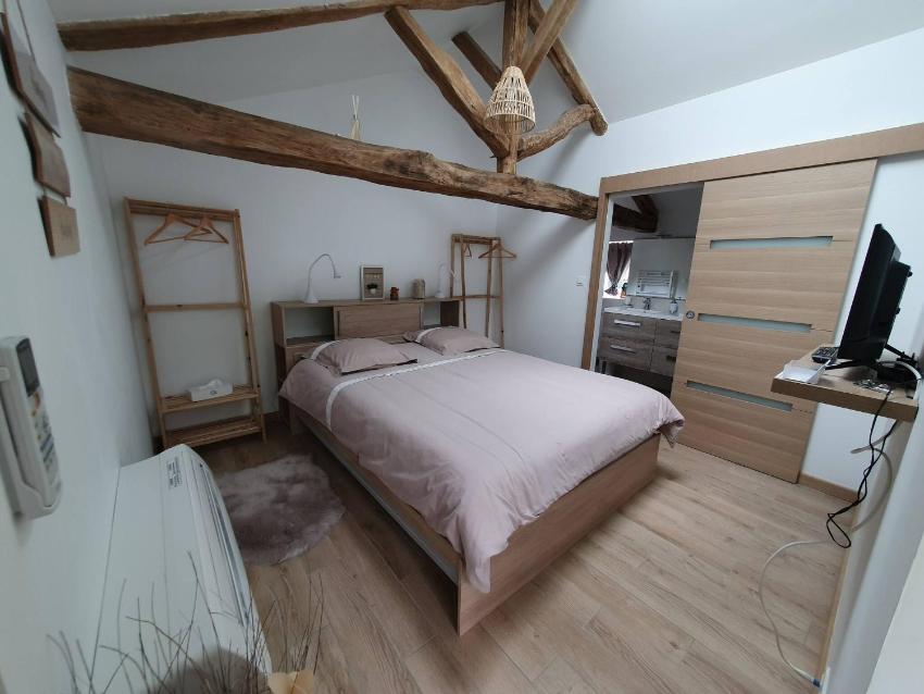 Room in Guest room - Les Vigealieres Rooms 3