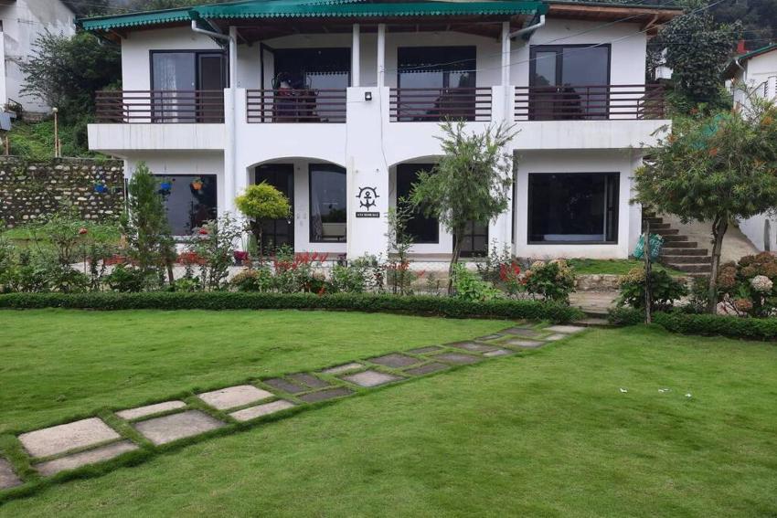 Anchorage Cottage greens