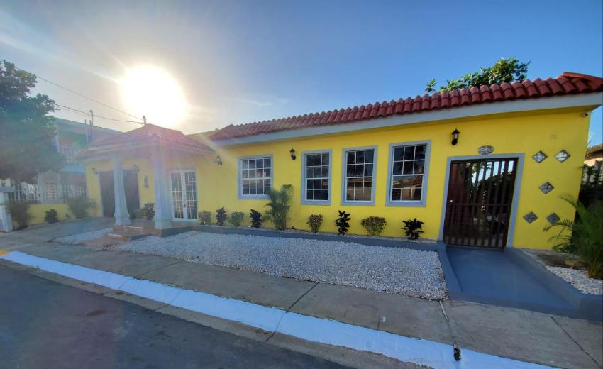 CHIC 3BR Sleeps up to 14 Guests Near Bacardi House