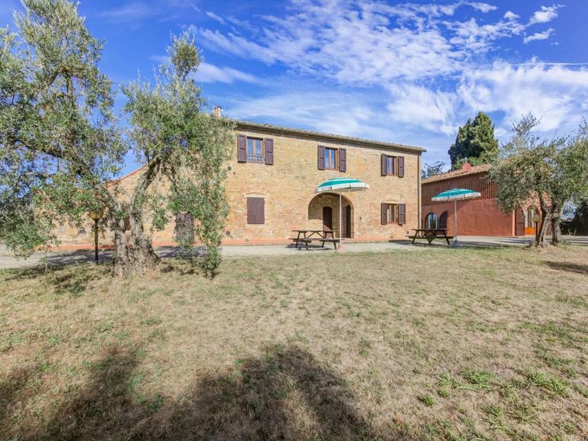 Sun kissed Apartment in Gambassi Terme Fi with Garden