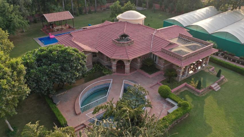 The Orchard Farm - An Luxury Villa with Private Pool near Gurgoan