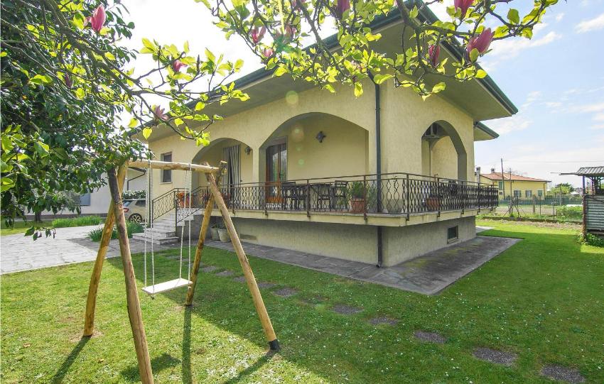Beautiful home in Montignoso with 2 Bedrooms and WiFi