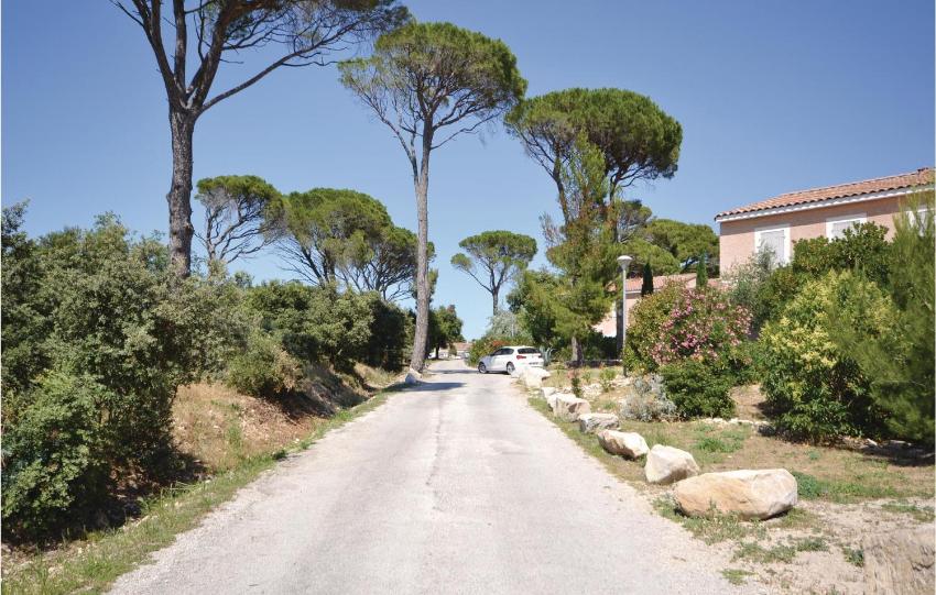 Stunning home in Calvisson with 2 Bedrooms, Outdoor swimming pool and Swimming pool