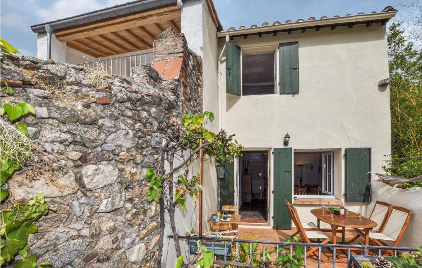 Nice home in CERET with 2 Bedrooms and WiFi