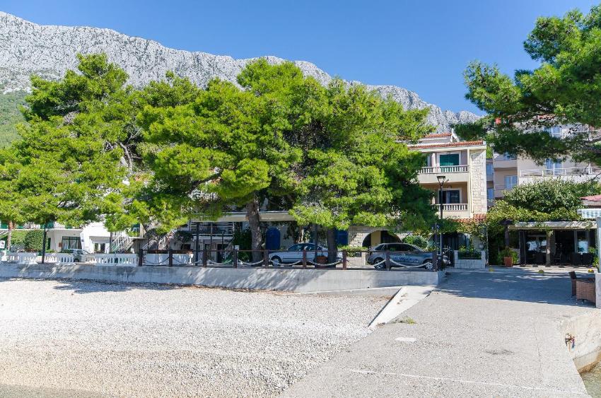 Apartments and Room Nada