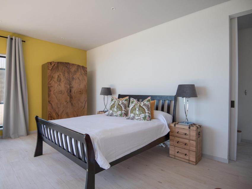 Whale and Gin Spotter