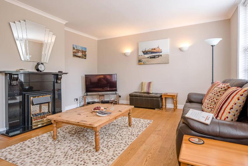 4 Market Cross House Aldeburgh Air Manage Suffolk