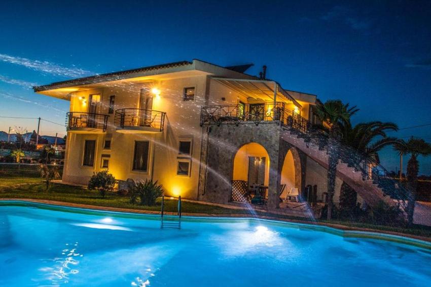VILLA LIBECCIO appartment with shared swimming pool, solarium and private parking