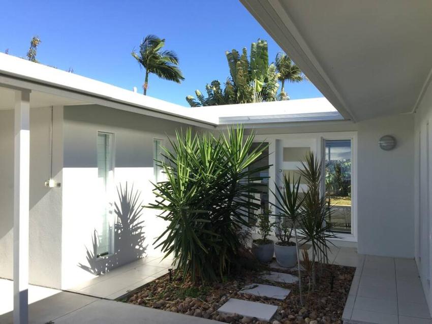 Spacious Home - near Kirwan's Shops, Hospital & Uni