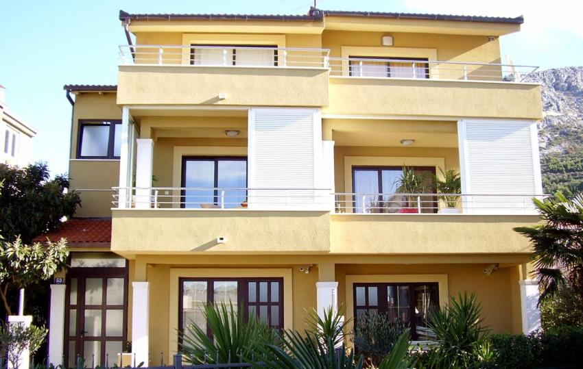 Cozy Apartment near Split for 6-8 Persons with 3 bathrooms, terrace, aircon, WiFi, washing machine 5030-1