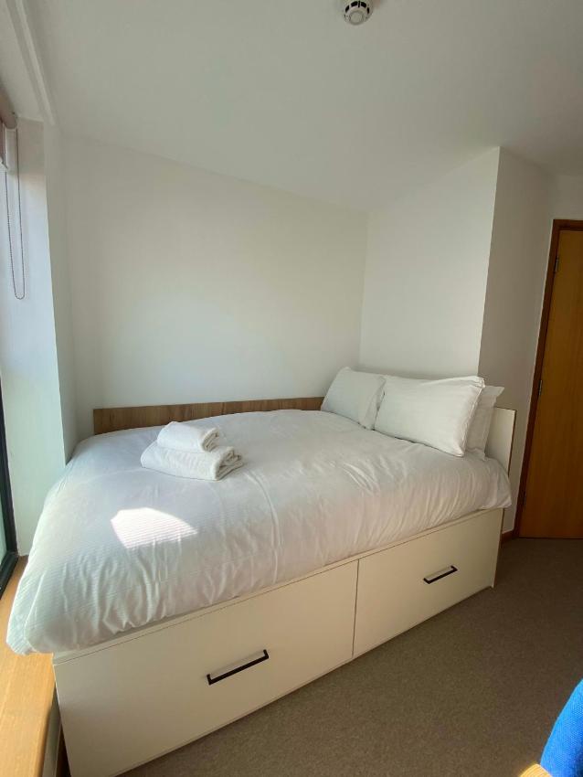 Regency Hall Smart Cheltenham Ensuite Rooms c