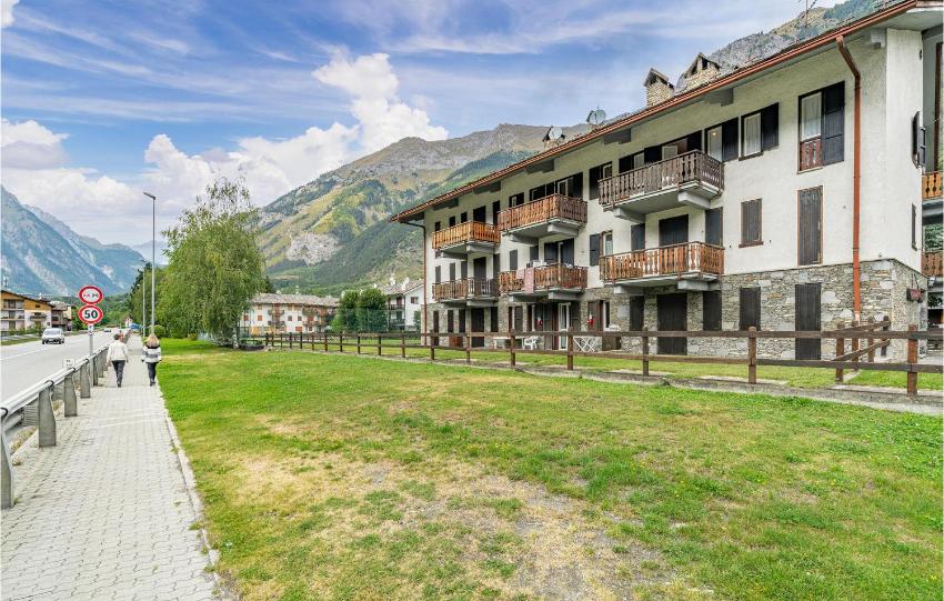 Amazing apartment in Morgex with 2 Bedrooms and WiFi