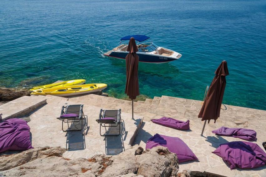 Luxury Beachfront Villa Palazzo di Mare with private heated pool and staff at the beach on Brac island - Sumartin